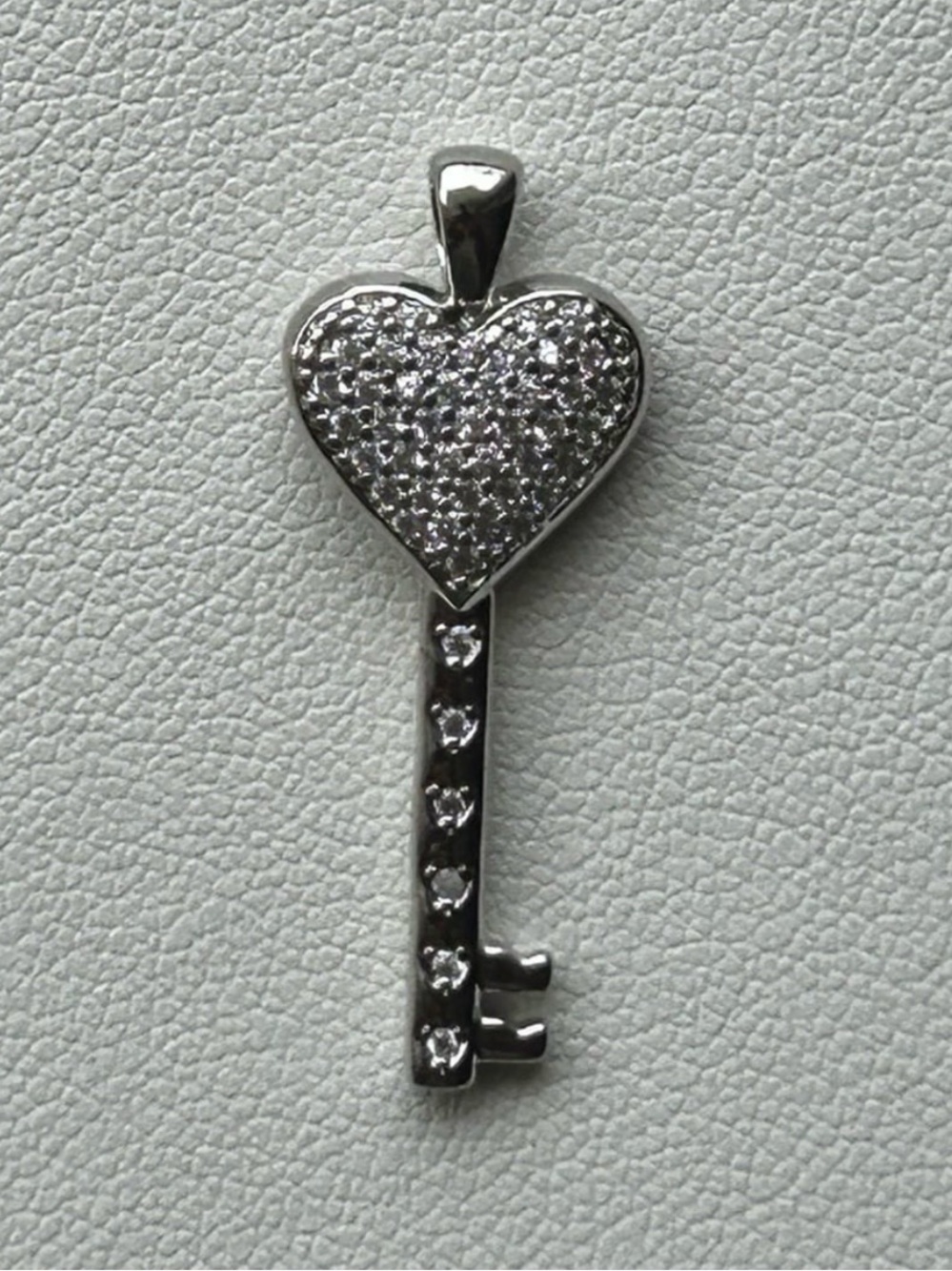 New heart-shaped key pendant